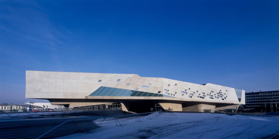 Phaeno Science Center, by Zaha Hadid (Wolfsburg, Germany)