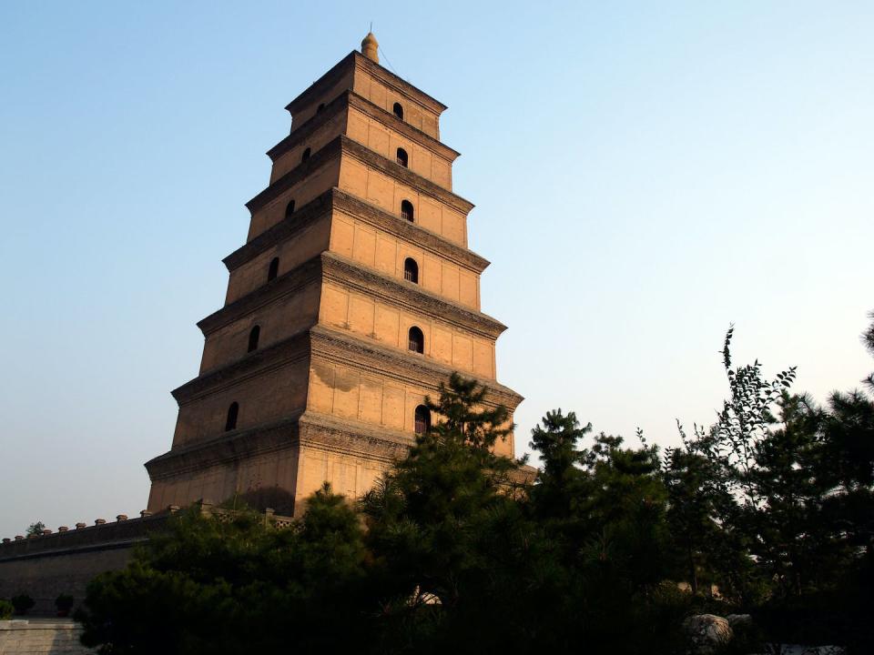 The Giant Wild Goose Pagoda in Xi'an, China. Alexander considered this building a paragon of living structure, with its beautiful scale, inner calm and connectedness to its setting. <a href="https://commons.wikimedia.org/wiki/File:Giant_Wild_Goose_Pagoda.jpg" rel="nofollow noopener" target="_blank" data-ylk="slk:Alex Kwok/Wikimedia;elm:context_link;itc:0;sec:content-canvas" class="link ">Alex Kwok/Wikimedia</a>, <a href="http://creativecommons.org/licenses/by-sa/4.0/" rel="nofollow noopener" target="_blank" data-ylk="slk:CC BY-SA;elm:context_link;itc:0;sec:content-canvas" class="link ">CC BY-SA</a>