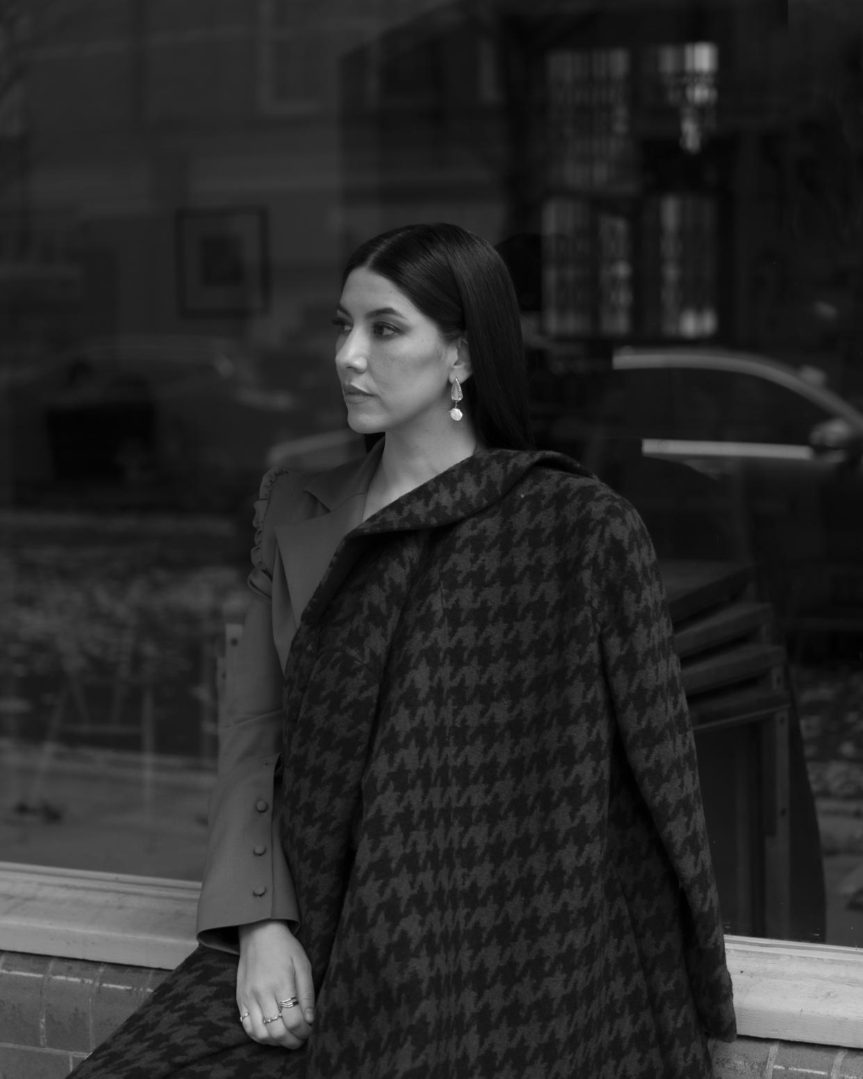 La actriz Stephanie Beatriz en Londres, el 21 de noviembre de 2021. (Kalpesh Lathigra/The New York Times)