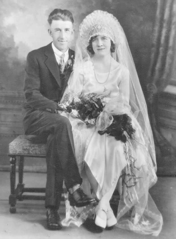 <div class="caption-credit"> Photo by: lacrossetribune.com</div><div class="caption-title">1930s</div>The progress of feminism in the last half decade can be seen in wedding photographs. Again, according to The Montreal Gazette, weddings in this decade reflect the slow but steady advance of equality. "Formerly the bridegroom was the important person at the wedding…but now it's the bride. Pictures of bridal couples have lost popularity but if we do photograph the happy pair, the bride gets the spotlight." However, The Great Depression was underway and most weddings were frugal with the bride opting to wear the nicest dress in her wardrobe.