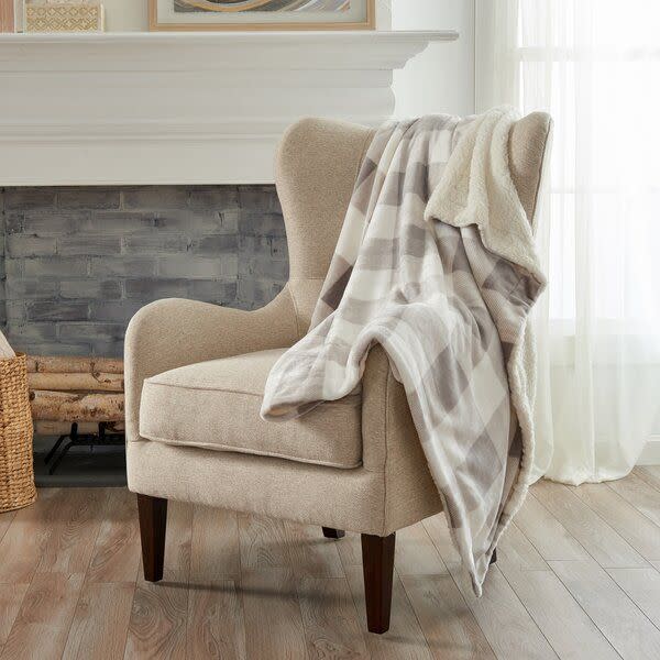 6) Ava Plush Luxury Throw