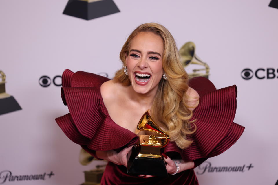 LOS ANGELES, CALIFORNIA - FEBRUARY 05: Adele poses with the Best Pop Solo Performance Award for 