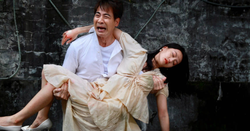 翁家明在劇中抱著女兒送醫，顏曉筠透露拍攝當下她差點忍不住淚崩。（圖／民視提供）