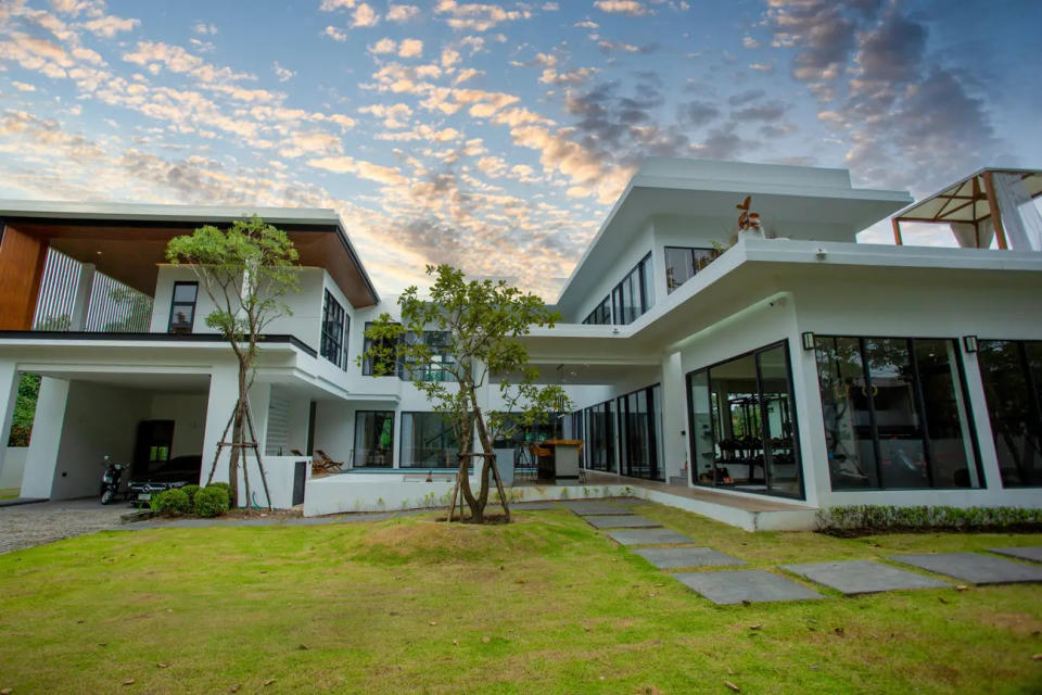 Die Luxusvilla, die sich der Ire Johnny Wards in Thailand gebaut hat.  - Copyright: Johnny Ward/onestepforward