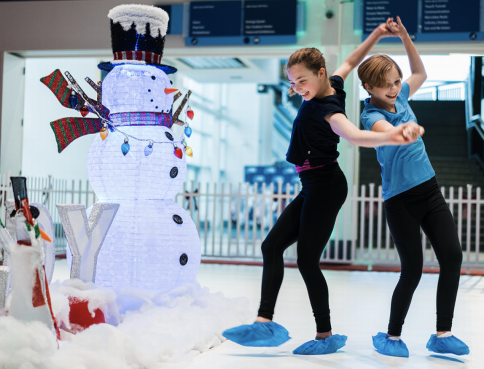 Patinaje sobre hielo en el Miami Children’s Museum.