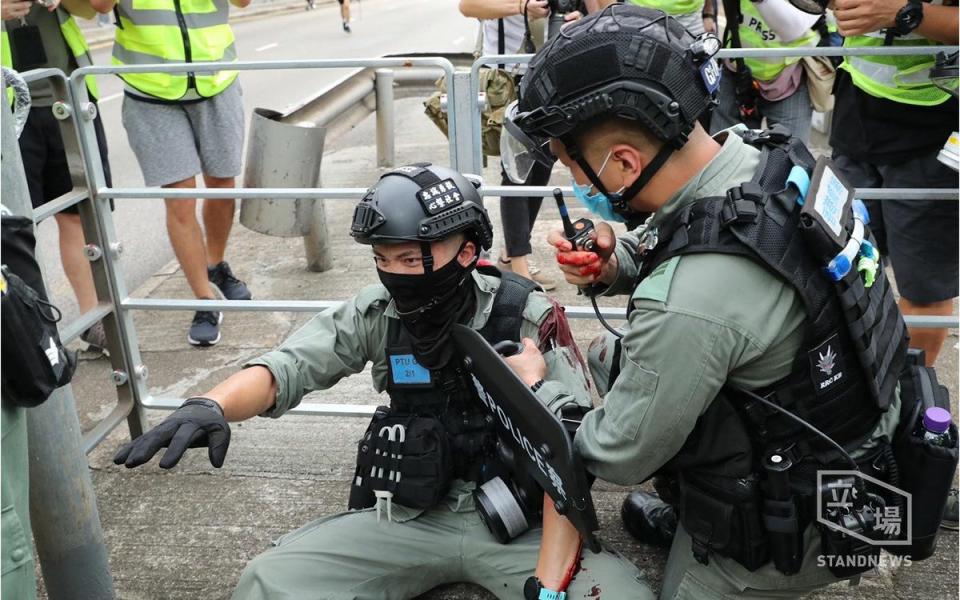 A police officer after being stabbed with a sharp object during the protests in Hong Kong - Stand News/News Scan