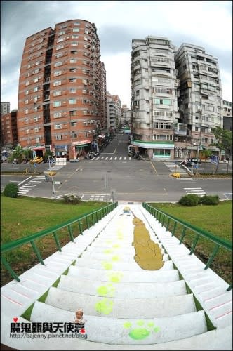 《新北市蘆洲景點美食》環堤大道寵物彩繪階梯(最新景點)．蘆洲李宅古蹟(抓周收涎熱點)．阿六切仔麵(捷運蘆洲站)．得勝街廟口米苔目(捷運三民高中站)