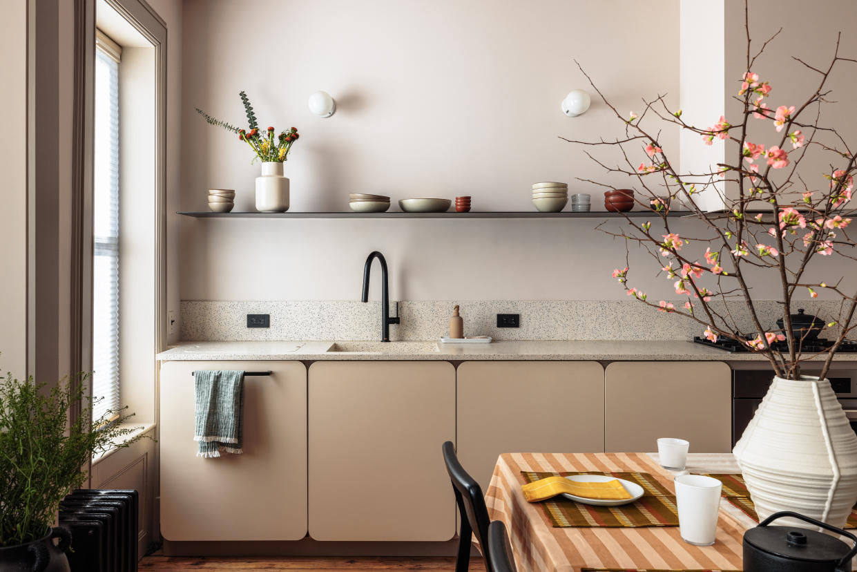  Nude and black kitchen. 