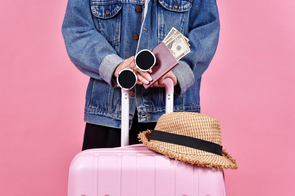 Per chi cerca una vacanza completamente Organizzata e senza pensieri anche all’ultimo secondo c’è lastminute.com, dove trovare le migliori offerte volo + hotel: è sufficiente selezionare l’aeroporto di partenza, scegliere dove andare e indicare data di partenza e ritorno. Con un piccolo acconto è possibile prenotare il viaggio, con la possibilità di aggiungere anche auto a noleggio, assicurazione e transfer. Facilmente e velocemente.