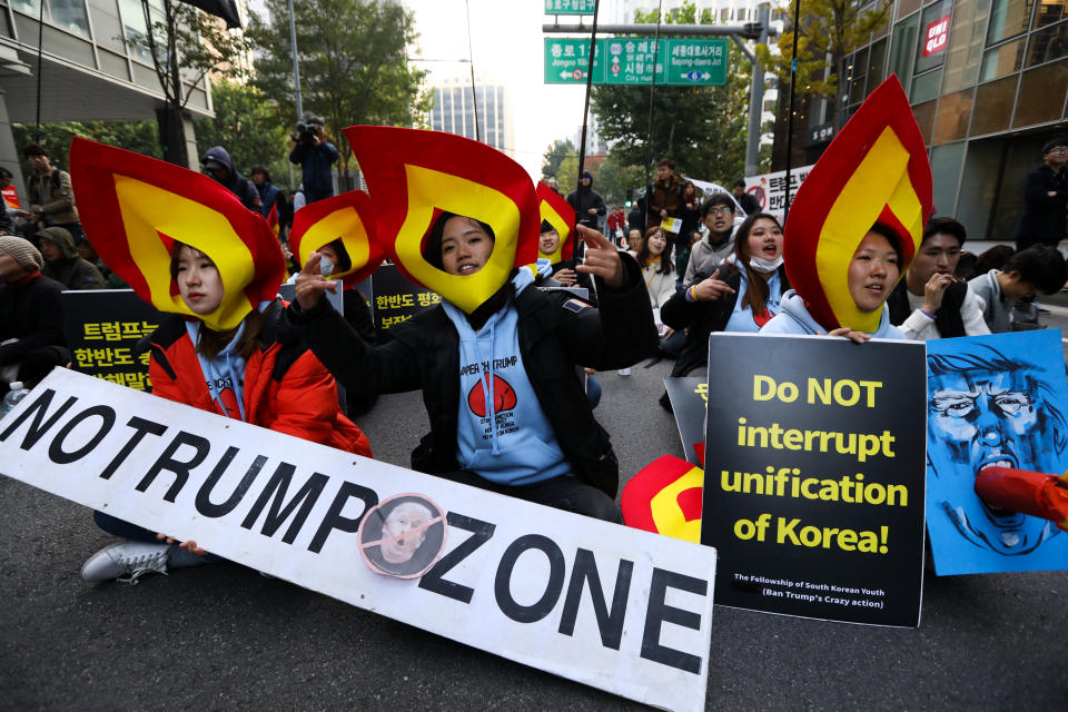 <p>Demonstrators attend a protest ahead of President Donald Trump’s visit near the U.S. Embassy in Seoul, South Korea, on Saturday, Nov. 4, 2017. (Photo: Seong Joon Cho/Bloomberg via Getty Images) </p>