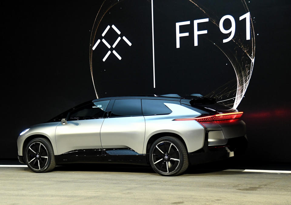 Das Auto der Zukunft? Der "FF91" des amerikanischen Autohersteller Faraday Future soll mit 1.000 PS das erste Elektroauto sein, das 2018 großflächig die Straßen erobern soll. Auch auf folgende Gadgets darf man sich freuen.