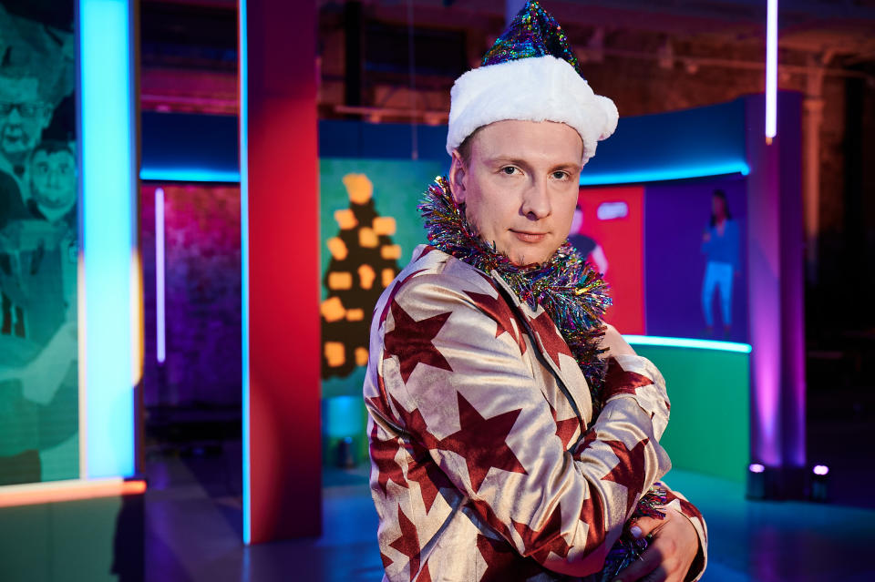 Joe Lycett transmite su especial de Navidad esta noche.  (Canal 4)