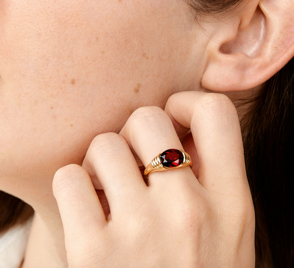 Heirloom Ring in Garnet (Photo via Mejuri)