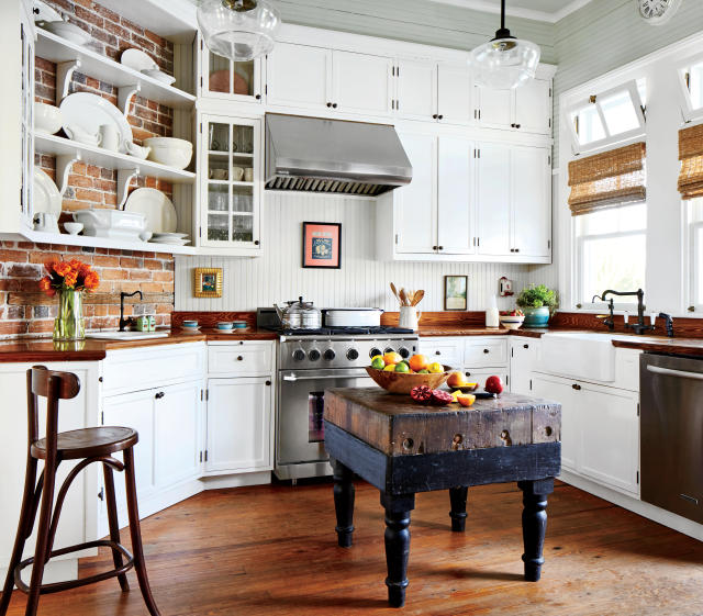 10 Beautiful White Beach House Kitchens