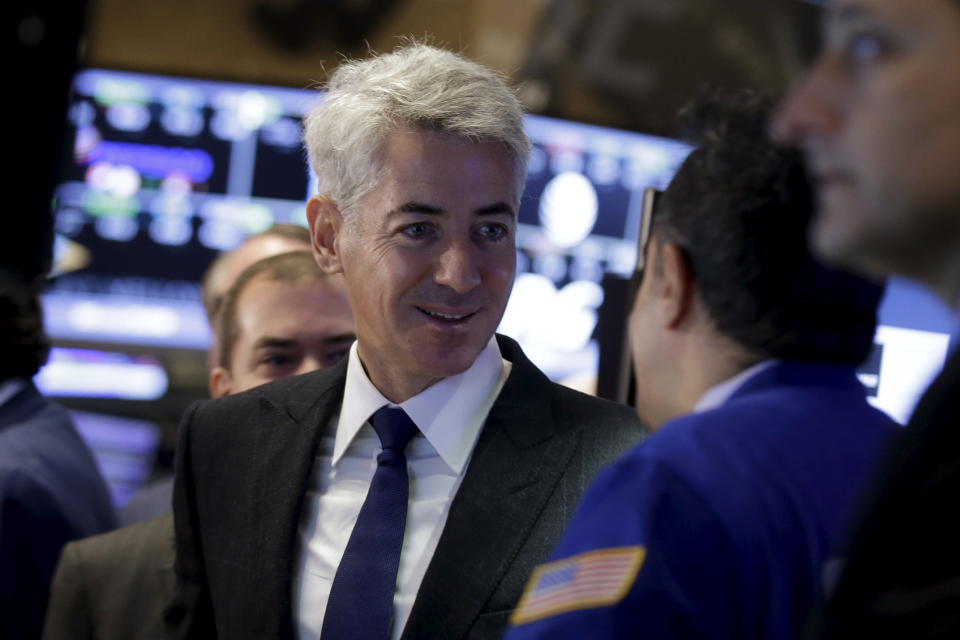 Activist investor Bill Ackman (L), chief executive of Pershing Square Capital, speaks with a specialist trader on the floor of the New York Stock Exchange November 10, 2015. REUTERS/Brendan McDermid 