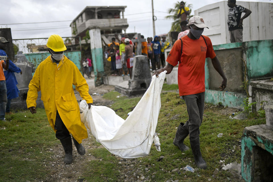 Image: Haiti earthquake aftermath (Matias Delacroix / AP)