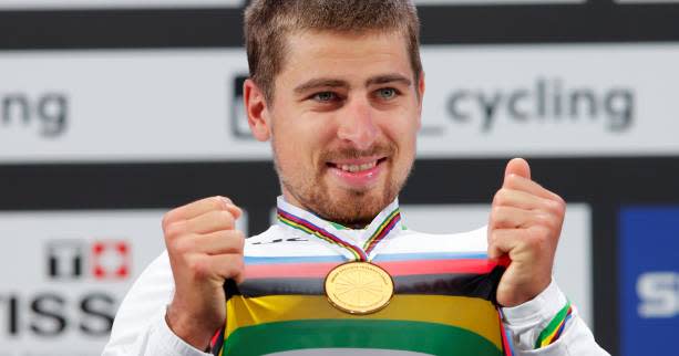 Peter Sagan, de Eslovaquia, presume de medalla de oro y maillot arcoiris, obtenidos durante el Campeonato Mundial de Ciclismo en Ruta, de Bergen (Noruega). / Foto: L’Equipe