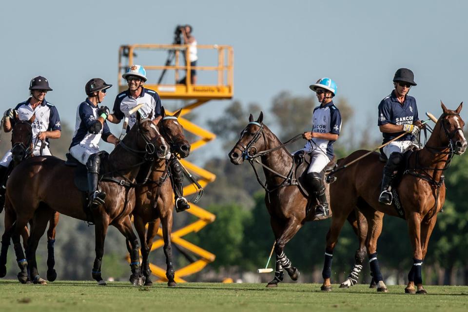 Así terminó La Dolfina la semifinal: Iñaki Laprida, Pedrinho Zacharias y los Cambiaso, contentos.