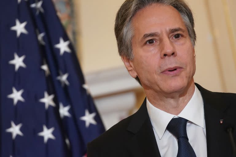 El Secretario de Estado de EE.UU., Antony Blinken, ofrece una conferencia de prensa conjunta con el Secretario General de la OTAN, Jens Stoltenberg, en la sala Benjamin Franklin del Departamento de Estado en Washington, DC, el 1 de junio de 2022. 