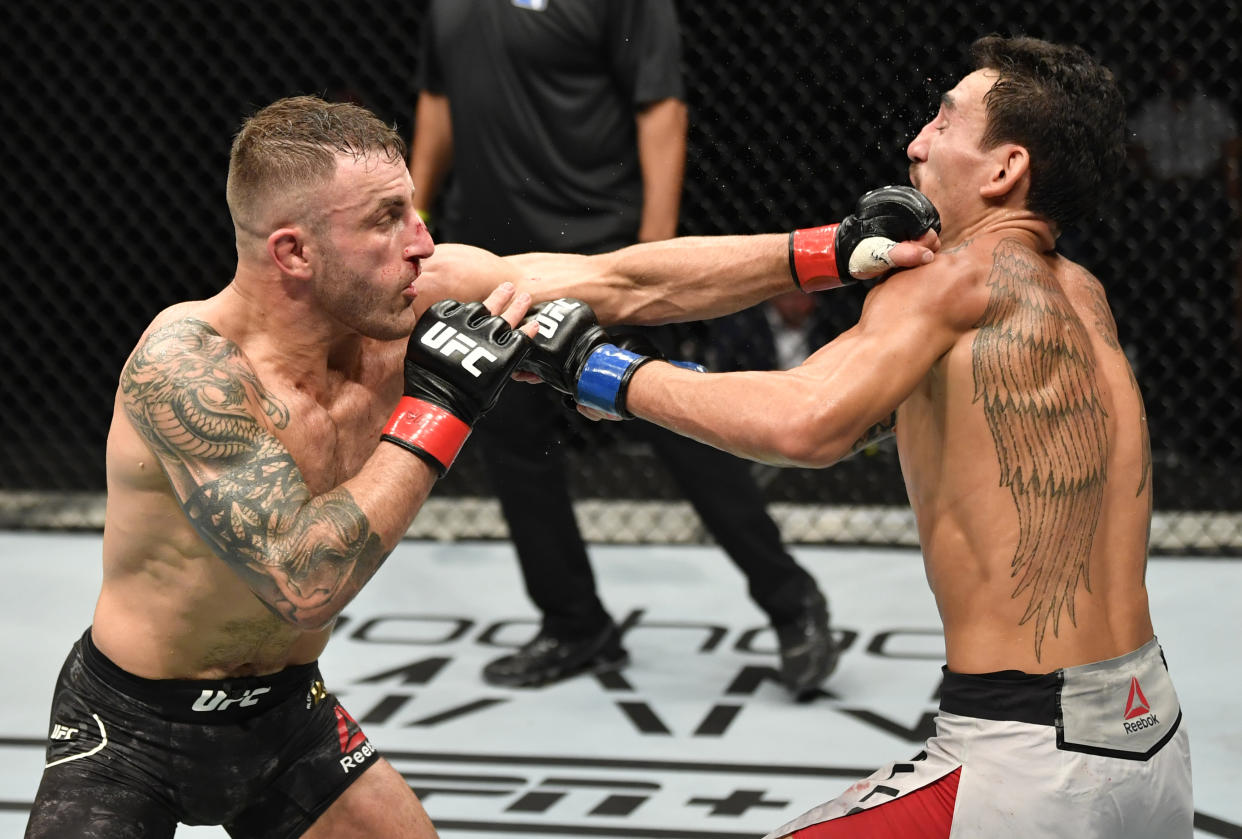 ABU DHABI, UNITED ARAB EMIRATES - JULY 12: (L-R) Alexander Volkanovski of Australia punches Max Holloway in their UFC featherweight championship fight during the UFC 251 event at Flash Forum on UFC Fight Island on July 12, 2020 on Yas Island, Abu Dhabi, United Arab Emirates. (Photo by Jeff Bottari/Zuffa LLC)