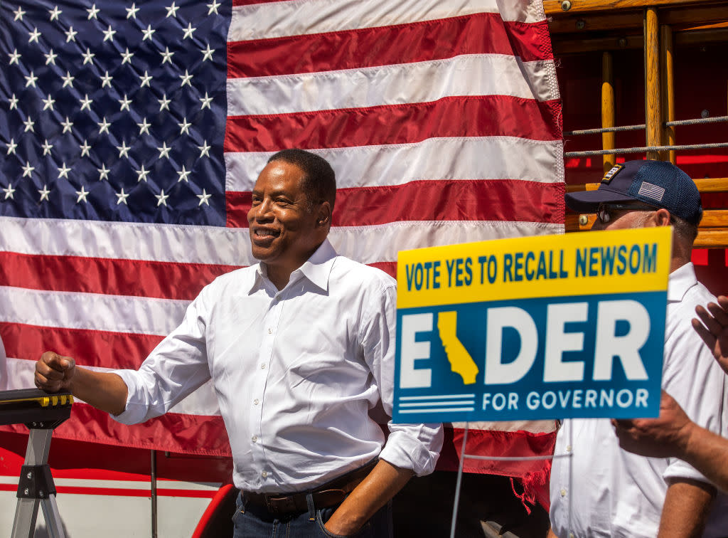 Gubernatorial candidate Larry Elder campaigns at The Oaks shopping mall in Thousand Oaks