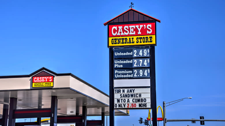 Casey's storefront and gas