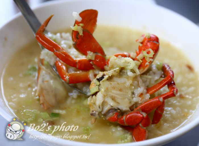 台南安平區：阿美深海鮮魚湯限量螃蟹粥