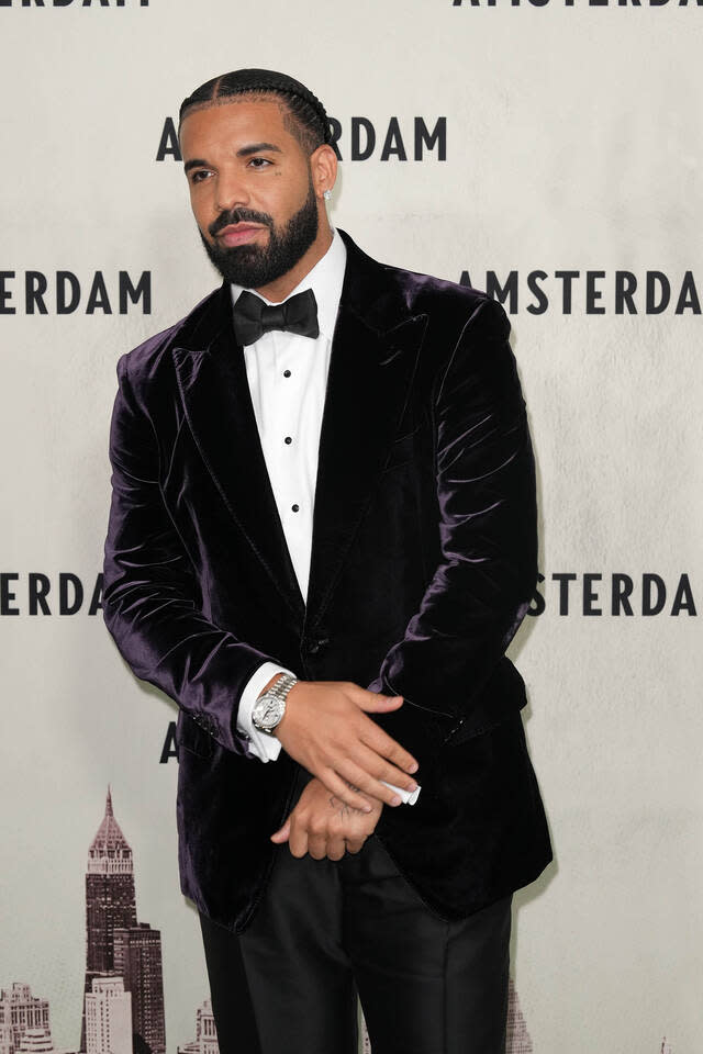 Tutti hanno iniziato in piccolo, compreso Drake. «The Flyer Vault» ha postato di recente sui social media una foto del rapper, che nel 2006 ha aperto il concerto di Ice Cube per la modica cifra di 100 dollari.