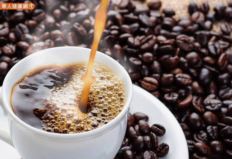在喝咖啡前再將咖啡豆磨成粉，以現磨現喝的方式，較能讓咖啡豆的香氣維持住，既不會影響咖啡中所含的有益物質，也可大幅降低赭麴毒素傷身的危險性。