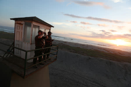 Policemen look out from a watchtower at the Chilean and Peruvian border, near Arica, Chile, November 16, 2018. REUTERS/Ivan Alvarado