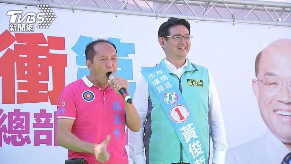 民進黨籍新北市議員黃俊哲（右）。（圖／TVBS）