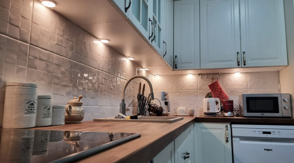 Under-cabinet lighting in kitchen