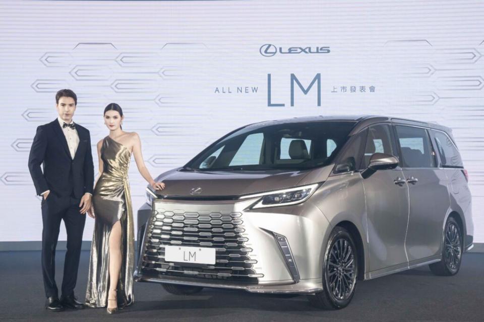 大改款Lexus LM於7月18日展開預售後，以2種動力4個等級的設定，即吸引大量顧客下訂，累計訂單已破2,000張。