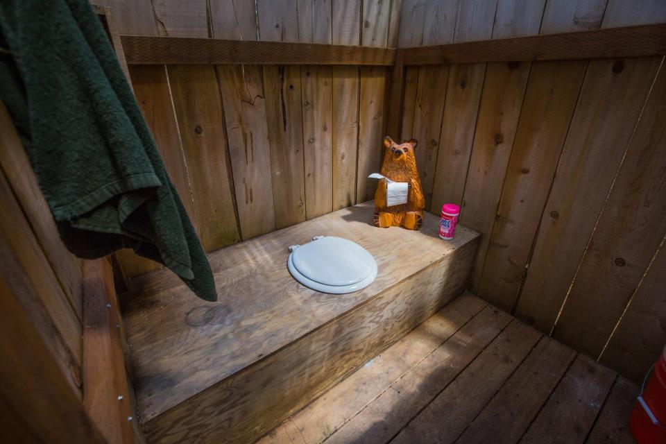 oregon airbnb outhouse toilet