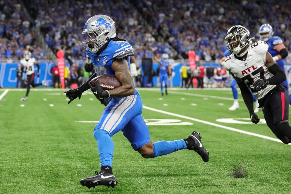Detroit Lions running back <a class="link " href="https://sports.yahoo.com/nfl/players/40059" data-i13n="sec:content-canvas;subsec:anchor_text;elm:context_link" data-ylk="slk:Jahmyr Gibbs;sec:content-canvas;subsec:anchor_text;elm:context_link;itc:0">Jahmyr Gibbs</a> (26) runs against <a class="link " href="https://sports.yahoo.com/nfl/teams/atlanta/" data-i13n="sec:content-canvas;subsec:anchor_text;elm:context_link" data-ylk="slk:Atlanta Falcons;sec:content-canvas;subsec:anchor_text;elm:context_link;itc:0">Atlanta Falcons</a> during the second half at Ford Field in Detroit on Sunday, Sept. 24, 2023.