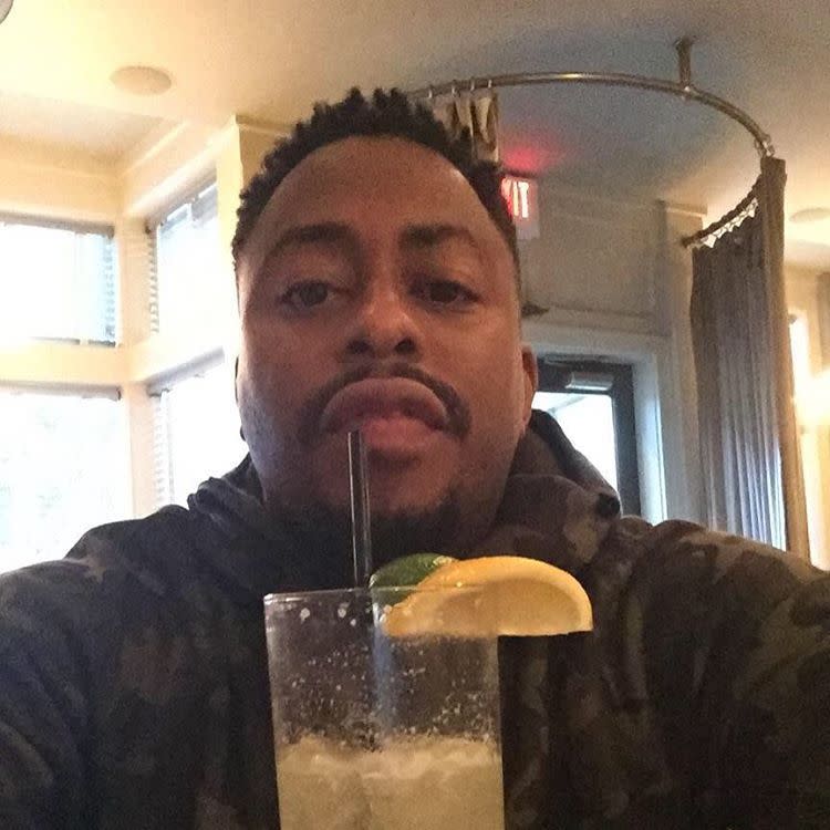 A Lil Lemonade Before Showtime. - @raheem_devaughn#lovensoulexperiencetour