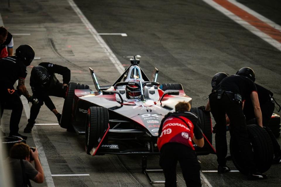 pascal wehrlein, tag heuer porsche formula e team, porsche 99x electric gen3 in the pit lane