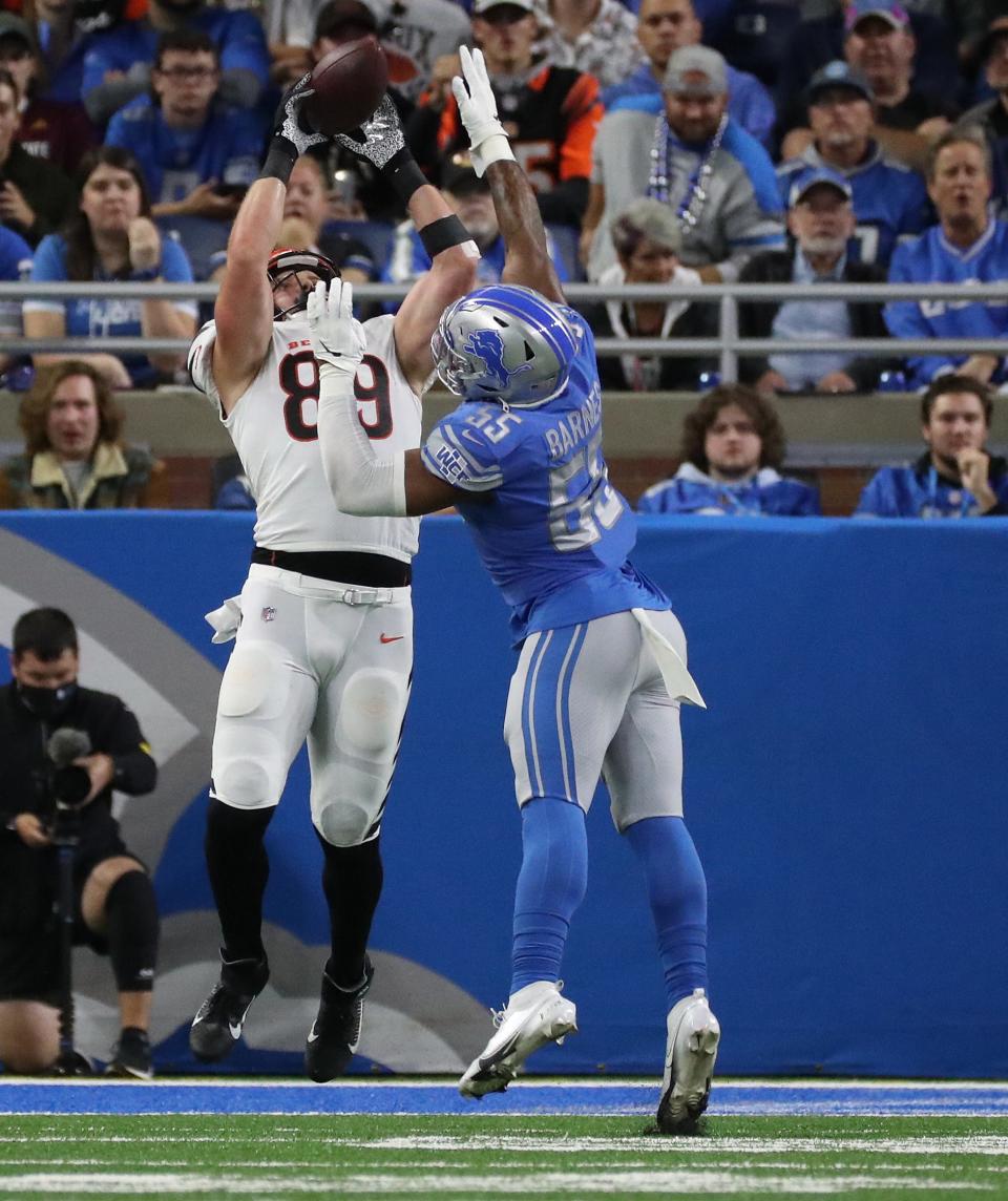 Detroit Lions linebacker Derrick Barnes (55) defends Cincinnati Bengals tight end Drew Sample (89) during the second half Sunday, Oct. 17, 2021 at Ford Field.