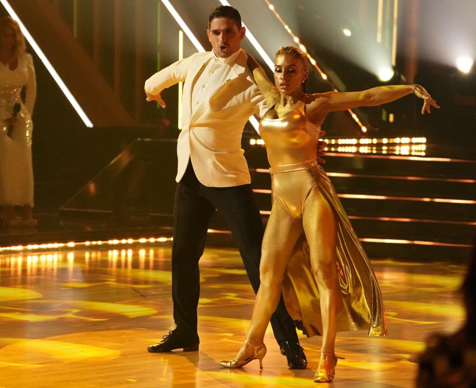 DANCING WITH THE STARS - “Bond Night” –ALAN BERSTEN, JESSIE JAMES DECKER