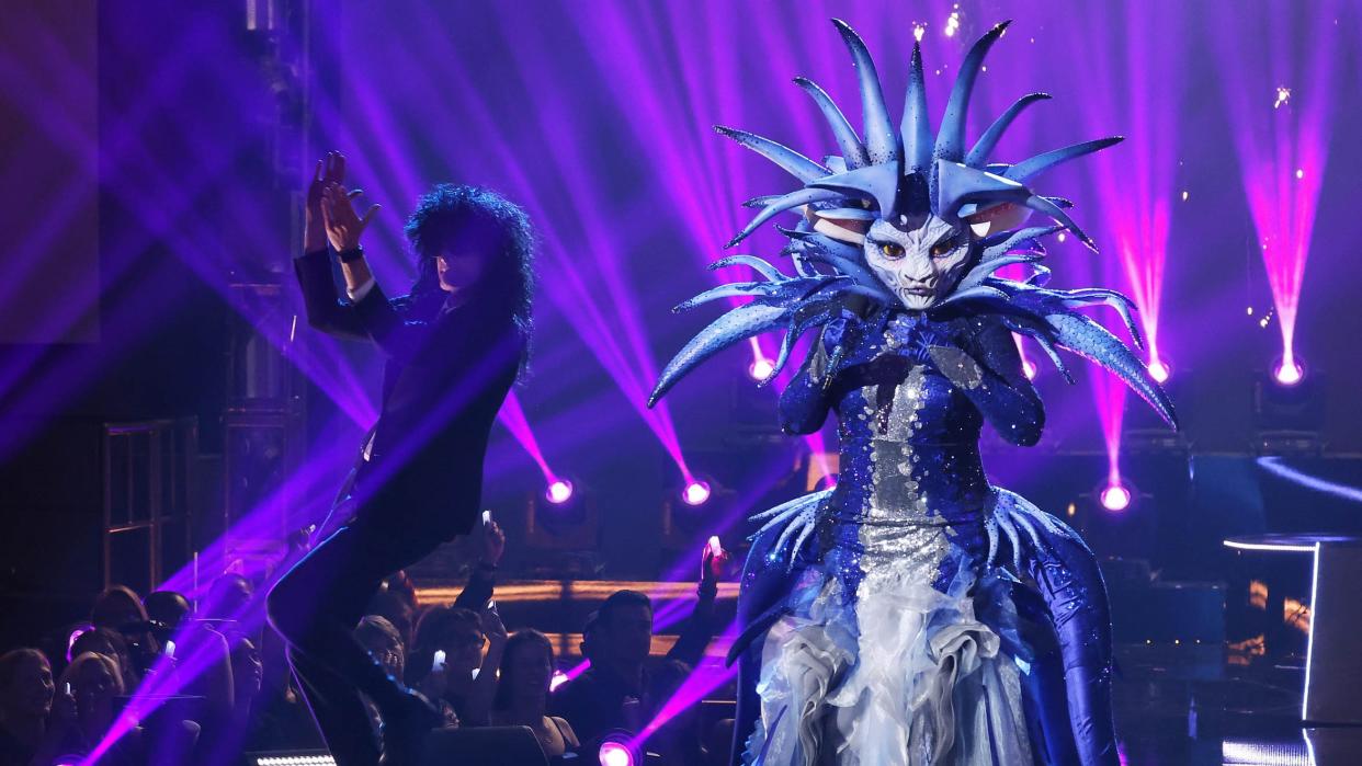  Sea Queen performs on I Wanna Rock Night on The Masked Singer. 