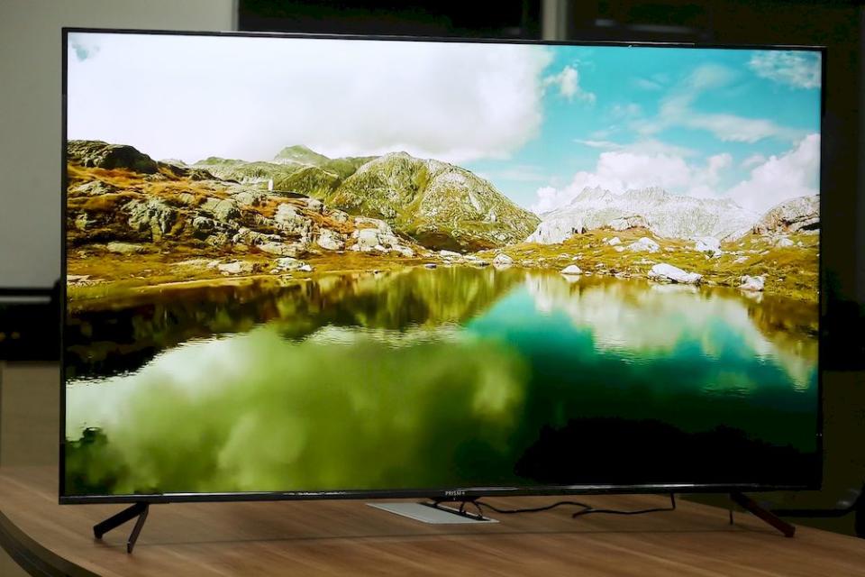 The Q-Series is upgraded with a breakthrough Quantum Color backlight that gives the TV even brighter, more vibrant, richer colours than others.