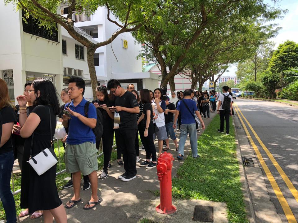 People queueing to pay respects to Aloysius Pang at his memorial on 26 January at Macpherson Lane. (PHOTO: Yahoo Lifestyle Singapore)