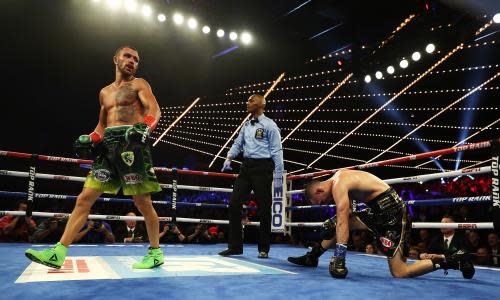 Vasiliy Lomachenko overwhelms José Pedraza late to unify lightweight titles