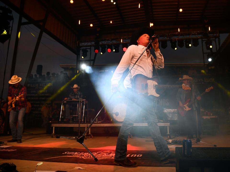 Kevin Fowler got a rowdy crowd even rowdier during his set Saturday evening.