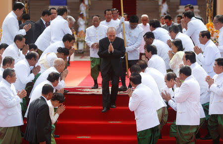 Cambodia's King Norodom Sihamoni (C) is welcomed by new parliamentarians as he attends the first plenary parliament session at the National Assembly in Phnom Penh, Cambodia September 5, 2018. REUTERS/Samrang Pring