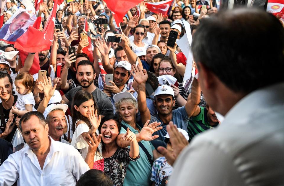 Bei İnces Reden jubeln die Anhänger, feiern ihn schon als kommenden Präsidenten. (Bild: Getty Images)