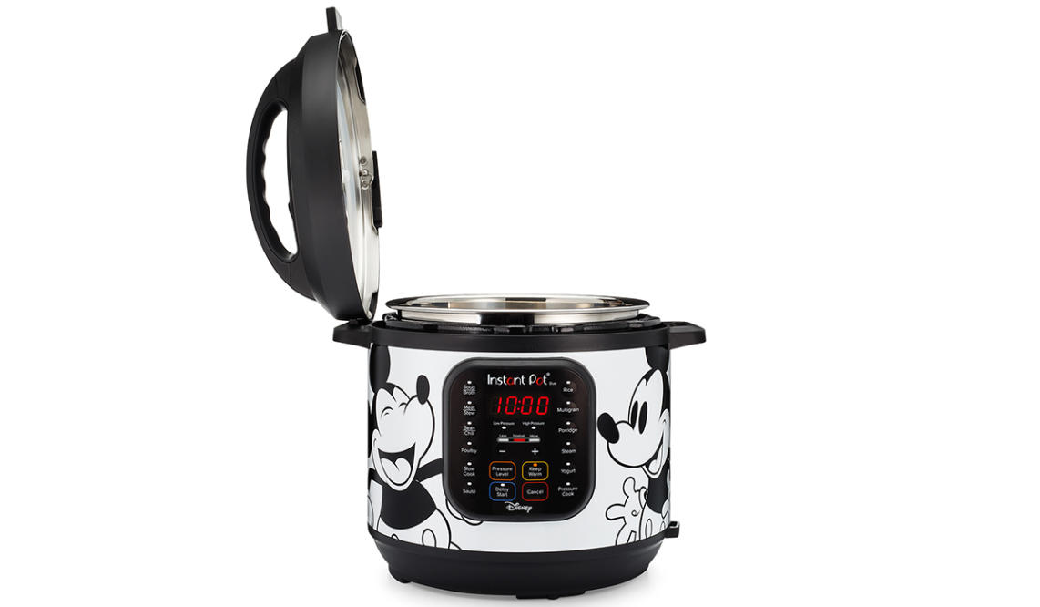 Mickey Mouse 7 Quart Digital Slow Cooker with Sound