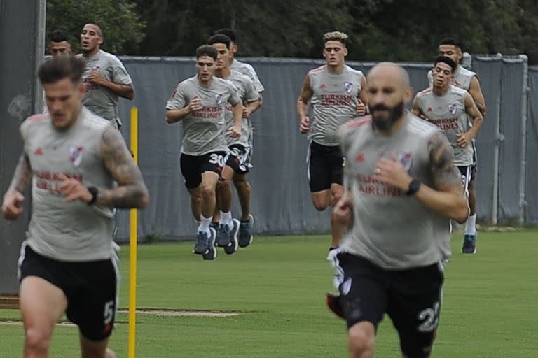 Día 1 de la pretemporada de River en los Estados Unidos, con Bruno Zuculini y Javier Pinola al frente del pelotón