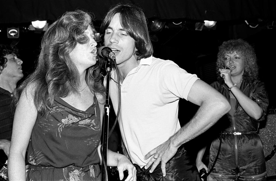 Bonnie Raitt Jackson Browne And Rosemary Butler