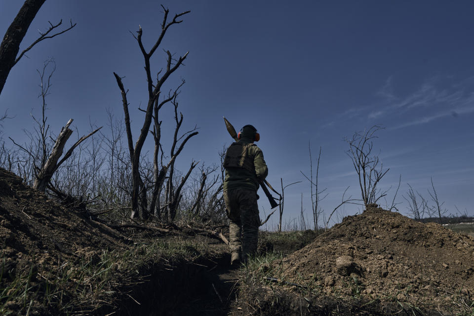 美軍以「絞肉戰場」形容巴赫姆特攻防戰，烏克蘭與瓦格納傭兵在此激烈交火。(畫面來源：AP)